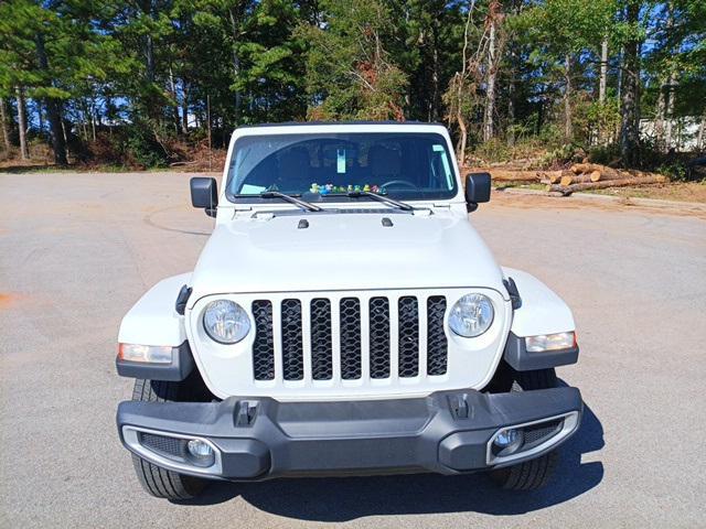 Photo of 2023 Bright White Clearcoat Jeep Gladiator
