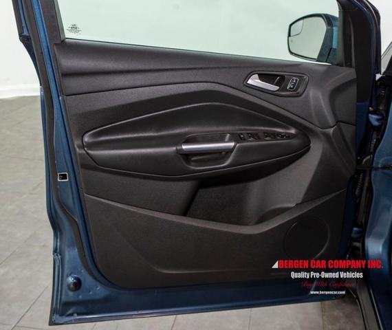 Photo of 2018 Blue Ford Escape