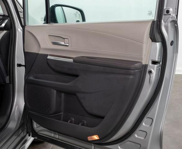 Photo of 2023 Celestial Silver Metallic Toyota Sienna