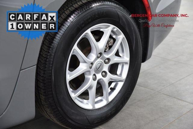 Photo of 2023 Ceramic Gray Clearcoat Chrysler Pacifica