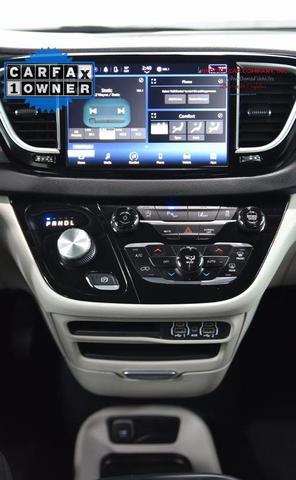 Photo of 2023 Ceramic Gray Clearcoat Chrysler Pacifica