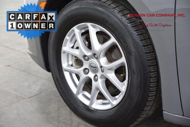 Photo of 2023 Ceramic Gray Clearcoat Chrysler Pacifica
