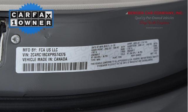 Photo of 2023 Ceramic Gray Clearcoat Chrysler Pacifica