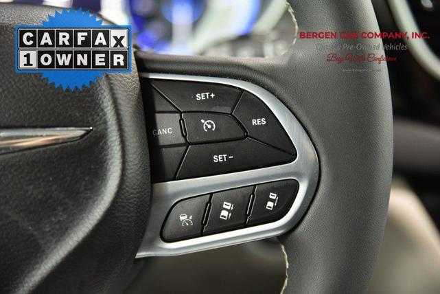 Photo of 2023 Ceramic Gray Clearcoat Chrysler Pacifica