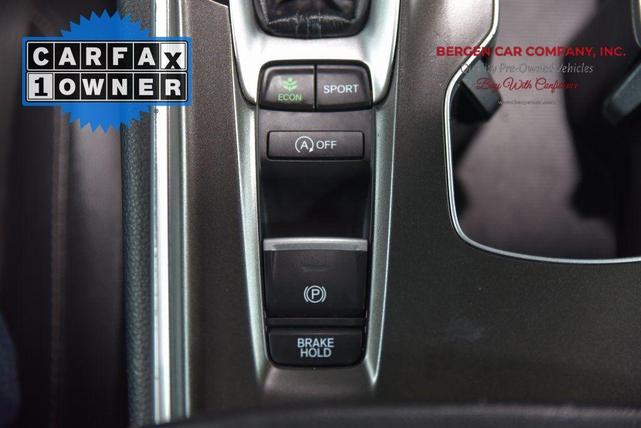 Photo of 2022 Lunar Silver Metallic Honda Accord