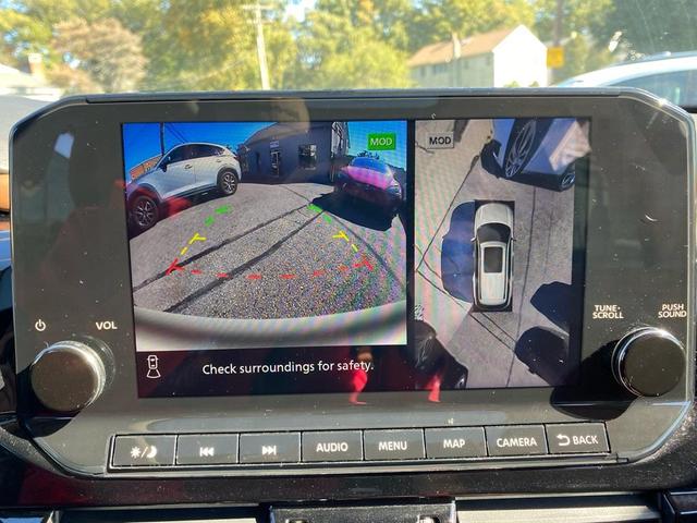 Photo of 2022 Gray 2 Tone Nissan Pathfinder