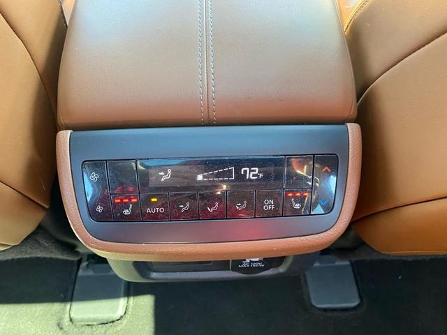 Photo of 2022 Gray 2 Tone Nissan Pathfinder