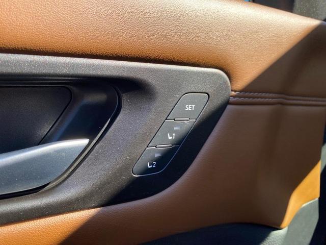 Photo of 2022 Gray 2 Tone Nissan Pathfinder