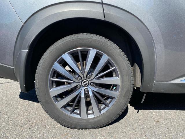 Photo of 2022 Gray 2 Tone Nissan Pathfinder