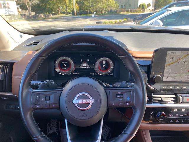 Photo of 2022 Gray 2 Tone Nissan Pathfinder