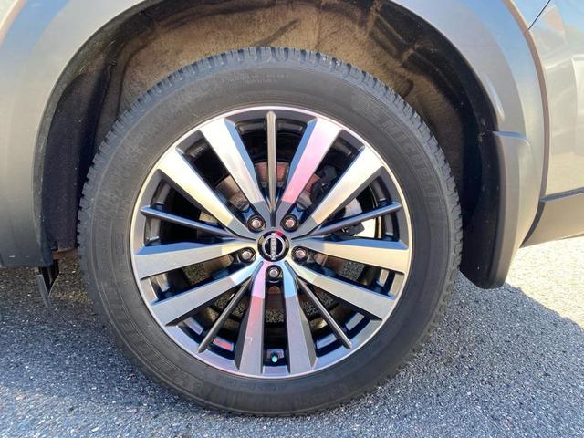 Photo of 2022 Gray 2 Tone Nissan Pathfinder