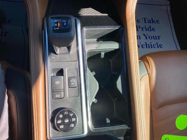 Photo of 2022 Gray 2 Tone Nissan Pathfinder