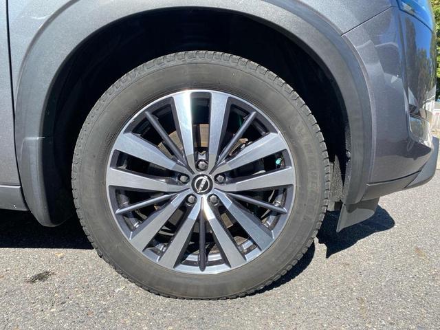 Photo of 2022 Gray 2 Tone Nissan Pathfinder