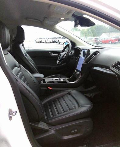 Photo of 2024 White Ford Edge