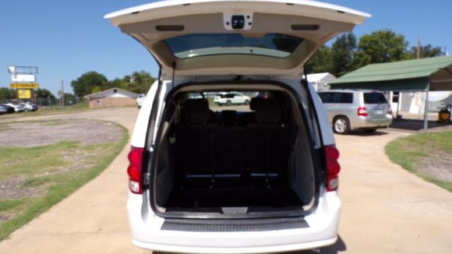 Photo of 2016 Bright White Clearcoat Dodge Grand Caravan