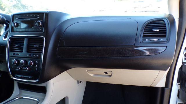 Photo of 2016 Bright White Clearcoat Dodge Grand Caravan