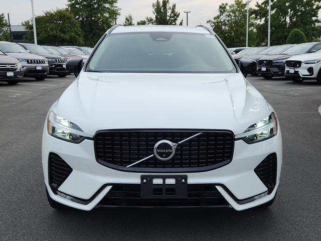 Photo of 2025 Crystal White Metallic Volvo XC60