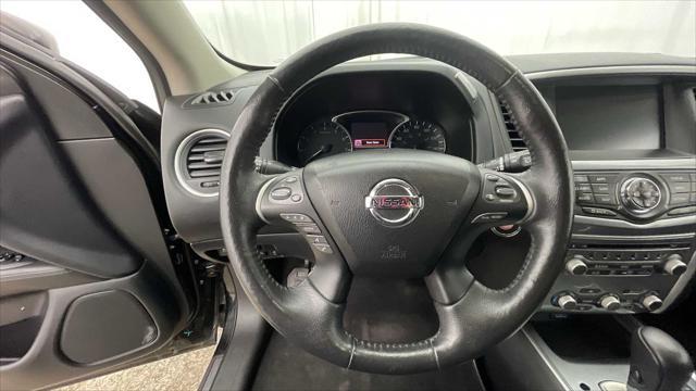 Photo of 2019 Magnetic Black Pearl Nissan Pathfinder
