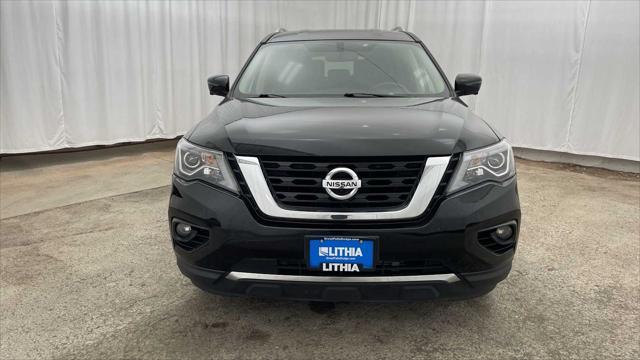 Photo of 2019 Magnetic Black Pearl Nissan Pathfinder