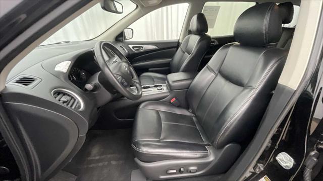 Photo of 2019 Magnetic Black Pearl Nissan Pathfinder