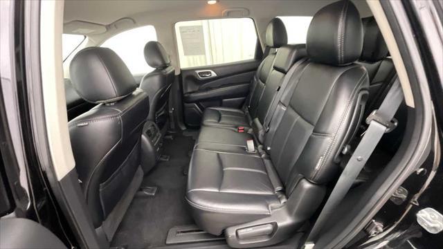 Photo of 2019 Magnetic Black Pearl Nissan Pathfinder