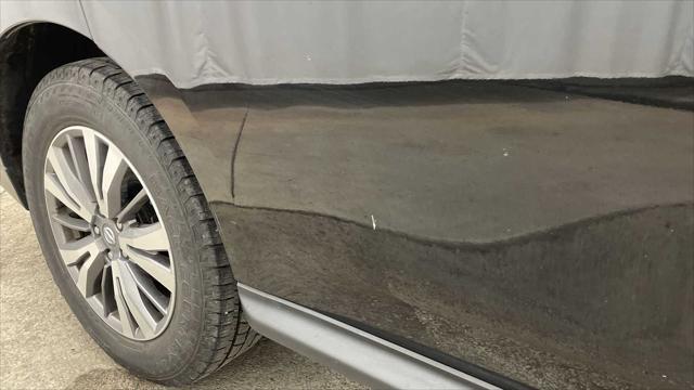 Photo of 2019 Magnetic Black Pearl Nissan Pathfinder