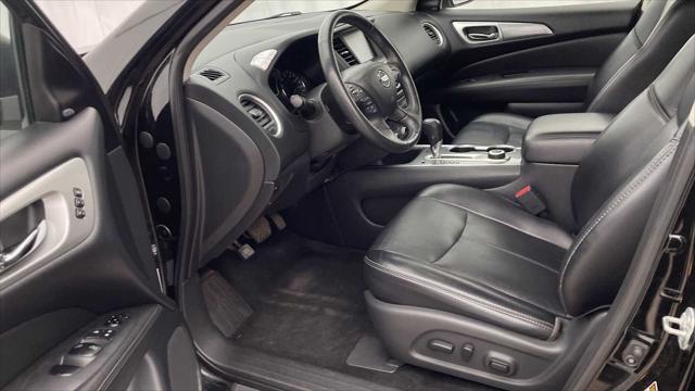 Photo of 2019 Magnetic Black Pearl Nissan Pathfinder
