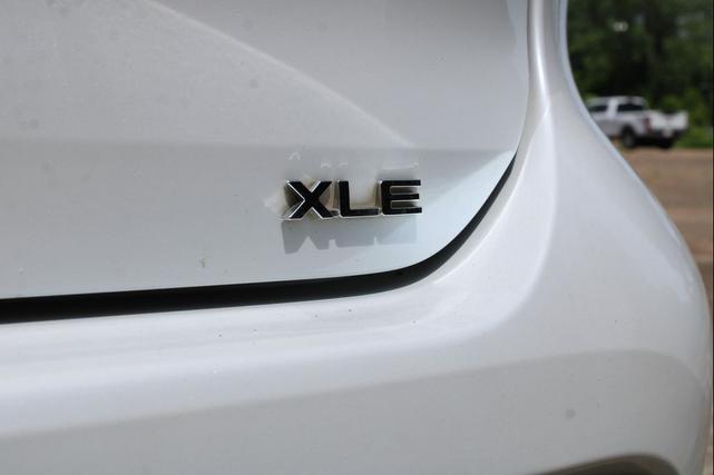 Photo of 2022 Wind Chill Pearl Toyota Highlander Hybrid