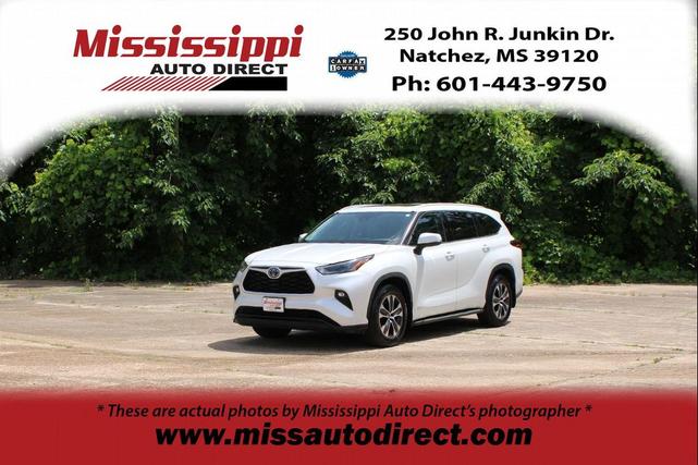Photo of 2022 Wind Chill Pearl Toyota Highlander Hybrid