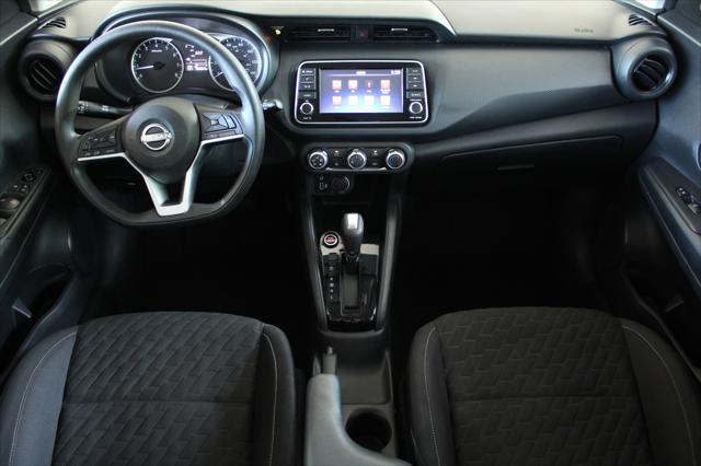 Photo of 2022 Super Black Nissan Kicks