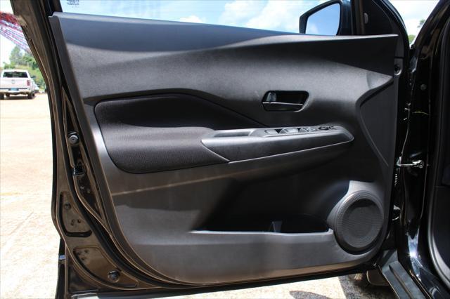 Photo of 2022 Super Black Nissan Kicks