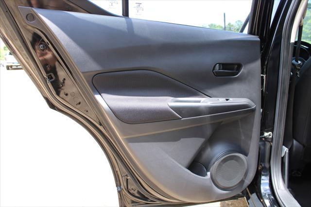 Photo of 2022 Super Black Nissan Kicks
