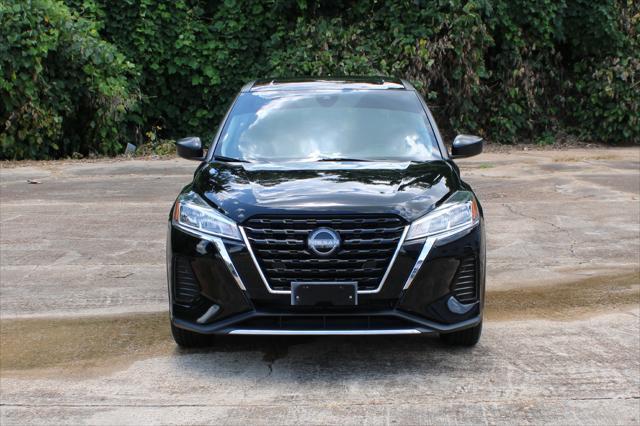 Photo of 2022 Super Black Nissan Kicks