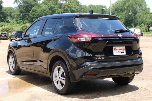 Photo of 2022 Super Black Nissan Kicks