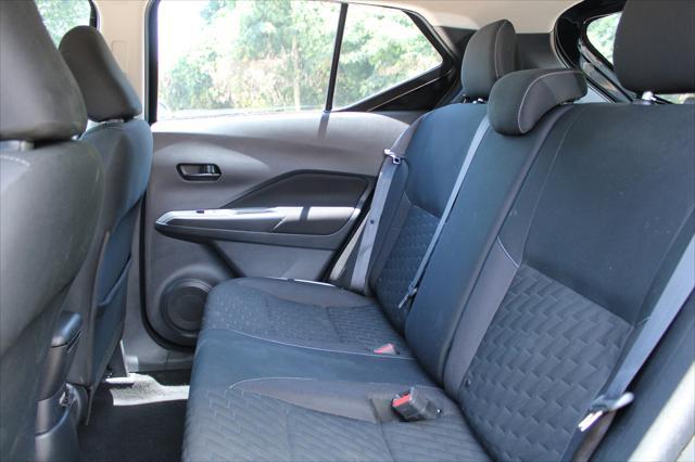 Photo of 2022 Super Black Nissan Kicks