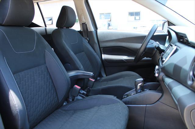 Photo of 2022 Super Black Nissan Kicks