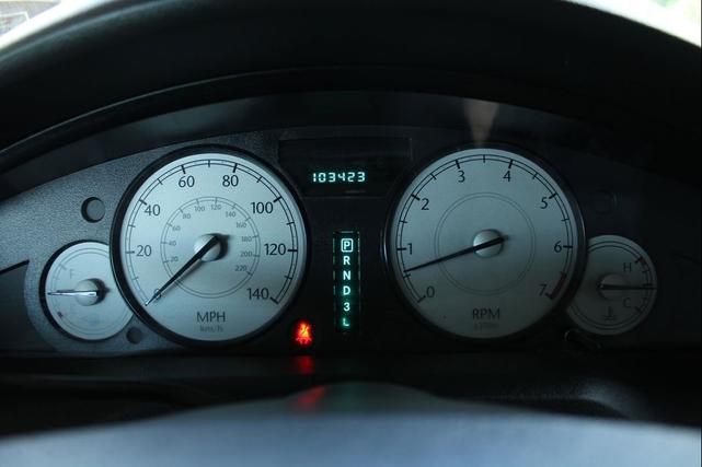 Photo of 2007 Linen Gold Metallic Pearlcoat Chrysler 300