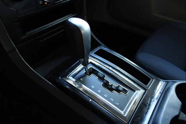 Photo of 2007 Linen Gold Metallic Pearlcoat Chrysler 300