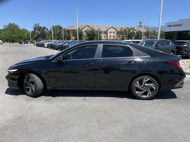 Photo of 2024 Abyss Black Hyundai ELANTRA