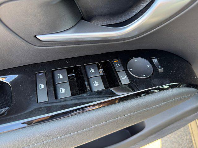 Photo of 2025 Phantom Black Hyundai SANTA CRUZ
