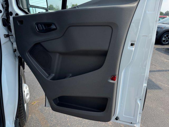 Photo of 2025 Oxford White Ford Transit-250