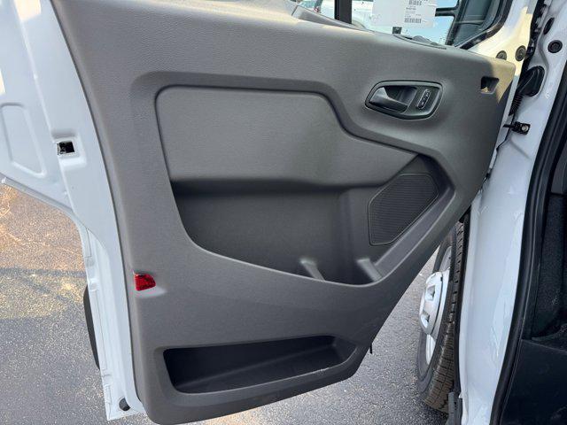 Photo of 2025 Oxford White Ford Transit-250
