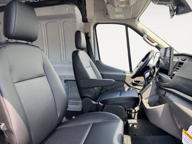 Photo of 2025 Oxford White Ford Transit-250