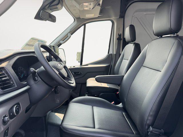 Photo of 2025 Oxford White Ford Transit-250