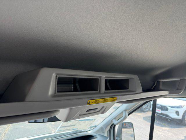 Photo of 2025 Oxford White Ford Transit-250