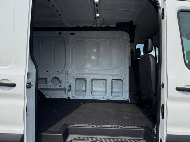 Photo of 2025 Oxford White Ford Transit-250