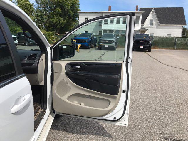 Photo of 2017 White Knuckle Clearcoat Dodge Grand Caravan
