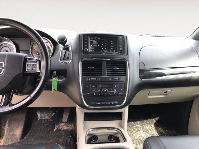 Photo of 2017 White Knuckle Clearcoat Dodge Grand Caravan