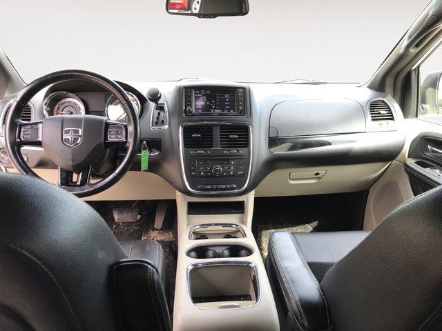 Photo of 2017 White Knuckle Clearcoat Dodge Grand Caravan