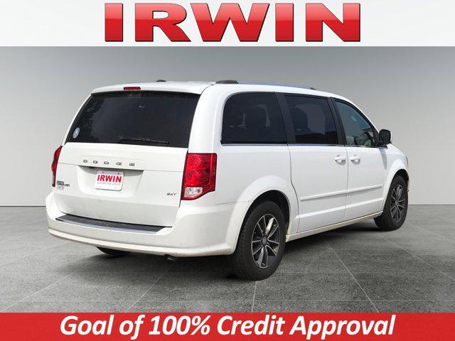 Photo of 2017 White Knuckle Clearcoat Dodge Grand Caravan